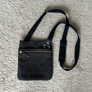Michael Kors Cross-over bag